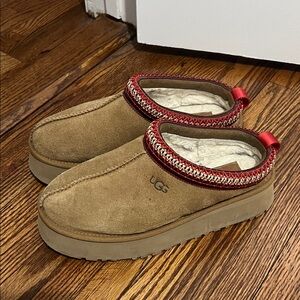 UGG Tasman platform Tan Slippers with Red Accents